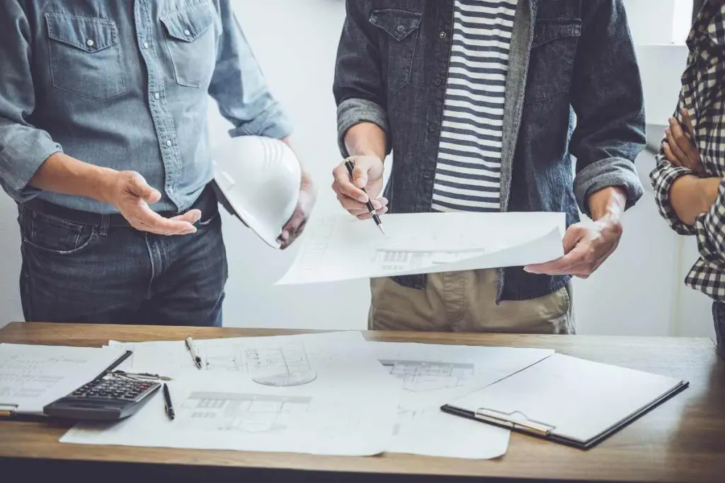 structural engineers discuss about project